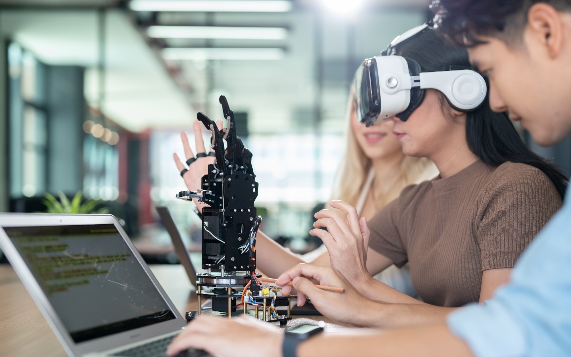 Trung Quốc tăng cường vai trò của AI và bồi dưỡng nhân tài chiến lược